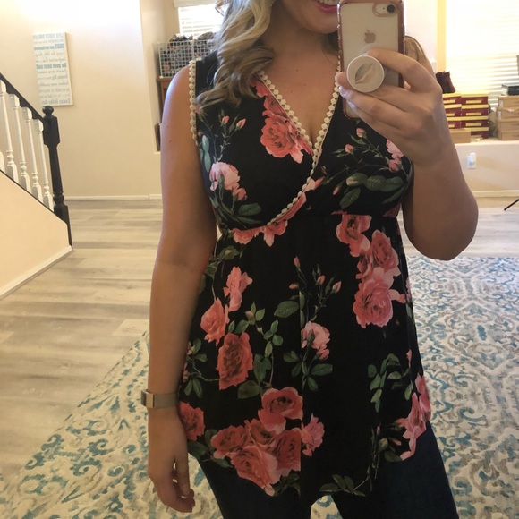 Last 1! SMALL Black floral tank top - Picture 2 of 2